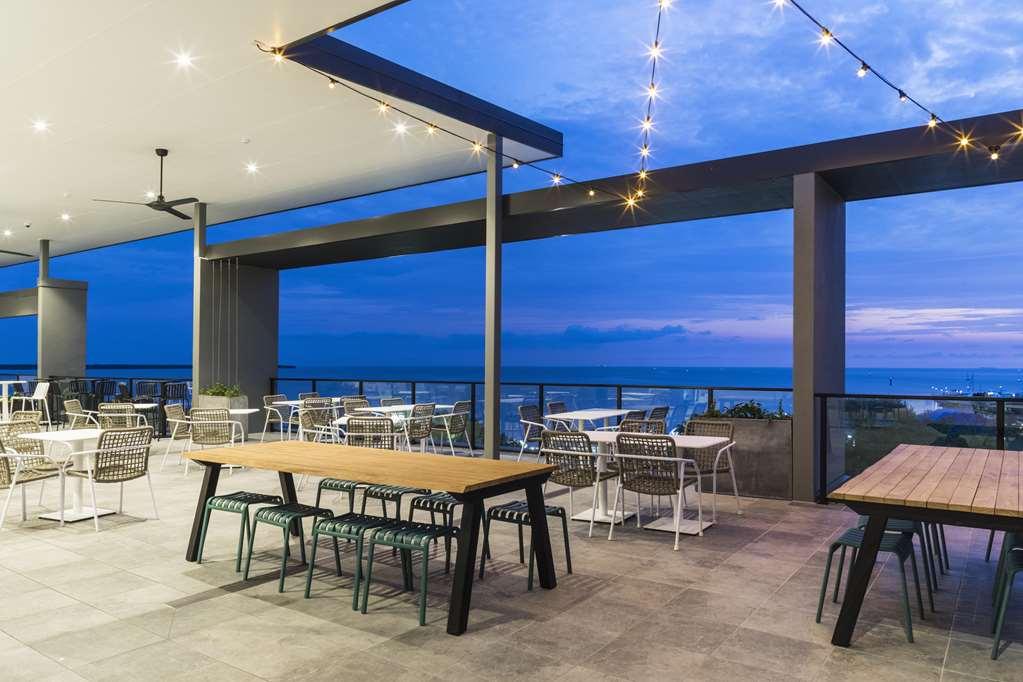 Oaks Cairns Hotel Restoran fotoğraf