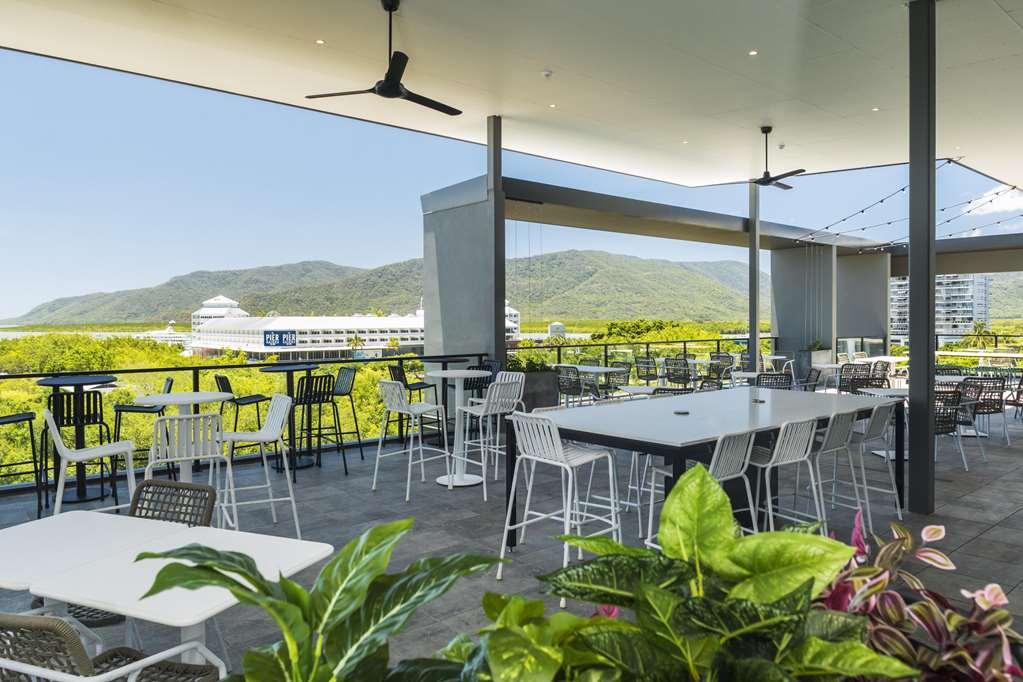Oaks Cairns Hotel Restoran fotoğraf